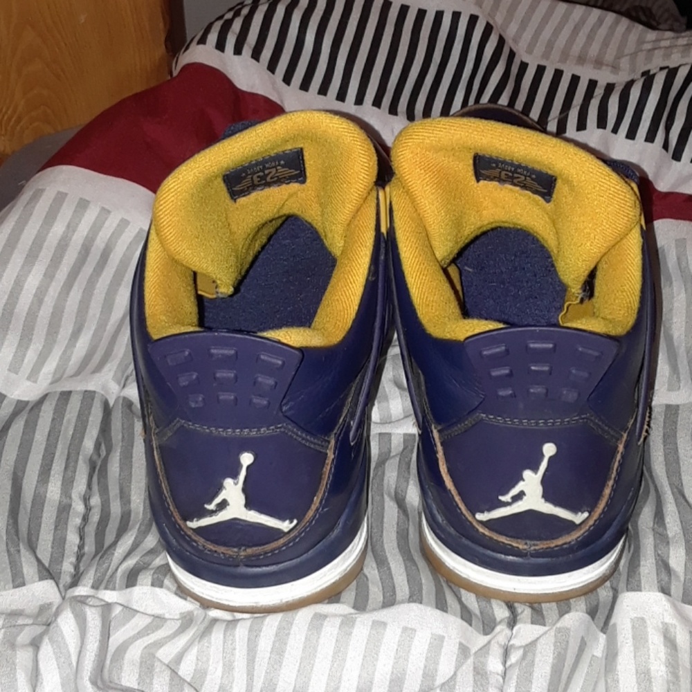 Jordan 4s - Picture 3 of 4